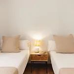 Bravissimo Figuerola, Spacious 3-Bedroom Apartment